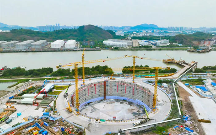“定海神针”立珠江，NG官网挑起超级工程建设大梁