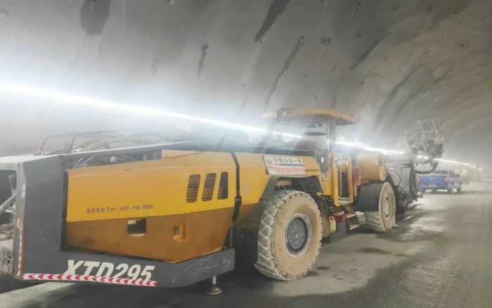 高压高海拔！NG官网凿岩台车挑战高难度铁路隧道