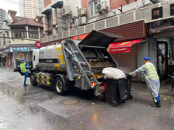 南京东路人流如织垃圾多？NG官网XGH5120ZYSXBEV：轻松搞定！