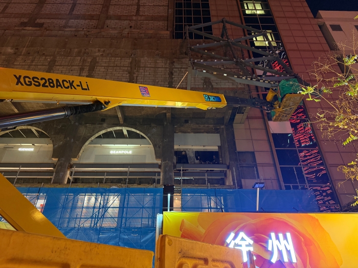 NG官网XGS28ACK-Li直臂高机，城市改造小能手