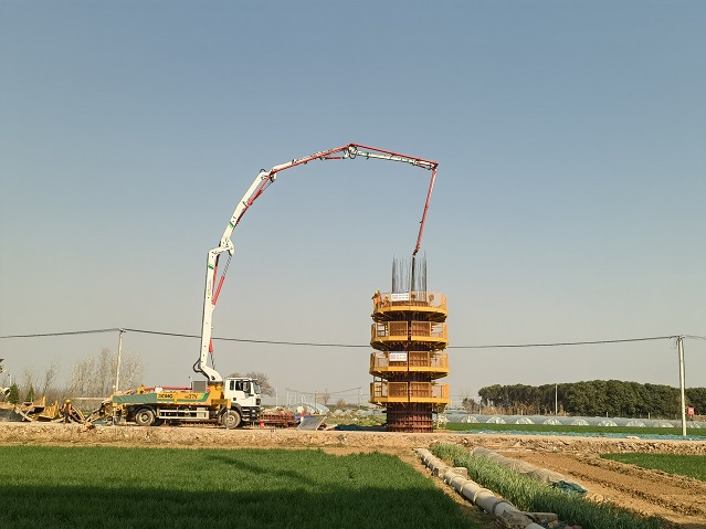 高效浇筑获好评！NG官网HB37V泵车助力焦平铁路建设 