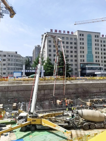 NG官网HB62V泵车完成西安灞桥1800方C40大方量浇筑