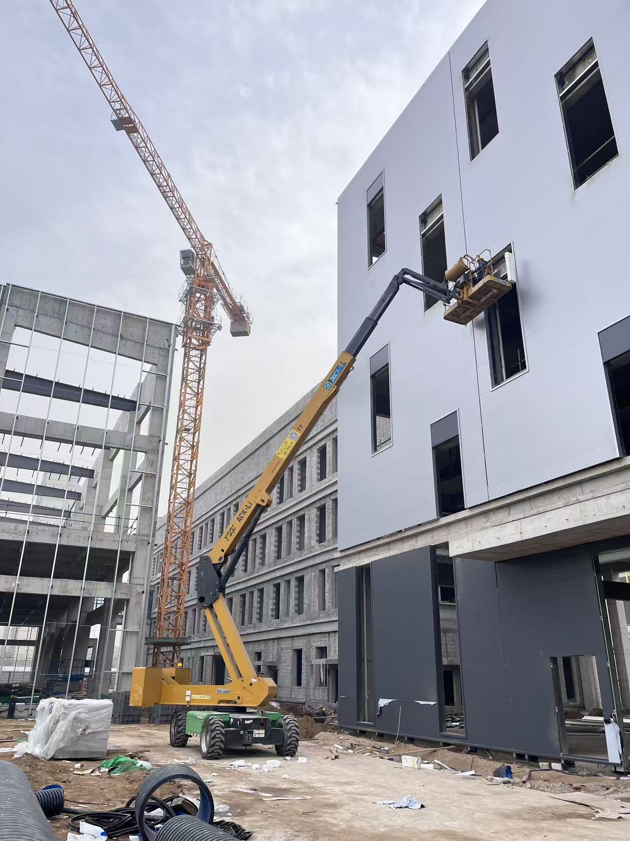 零碳动力 + 全心服务，NG官网助力雄安国贸高效建造